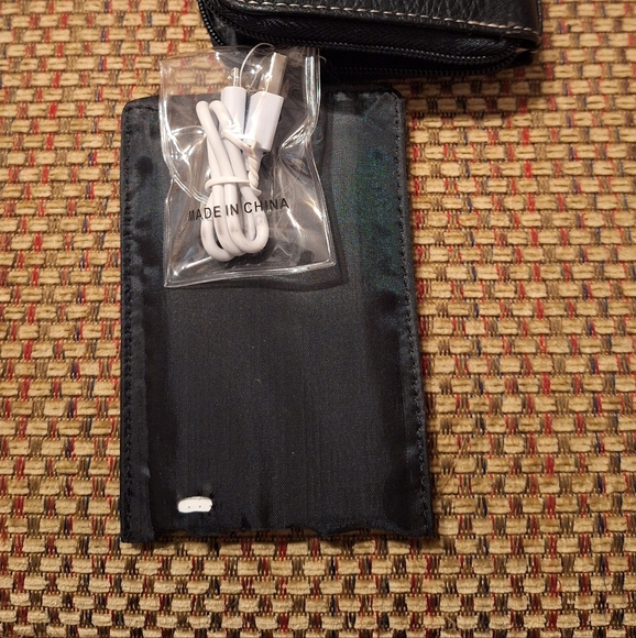 b.o.c Black Charging & RFID Wallet - Picture 9 of 15